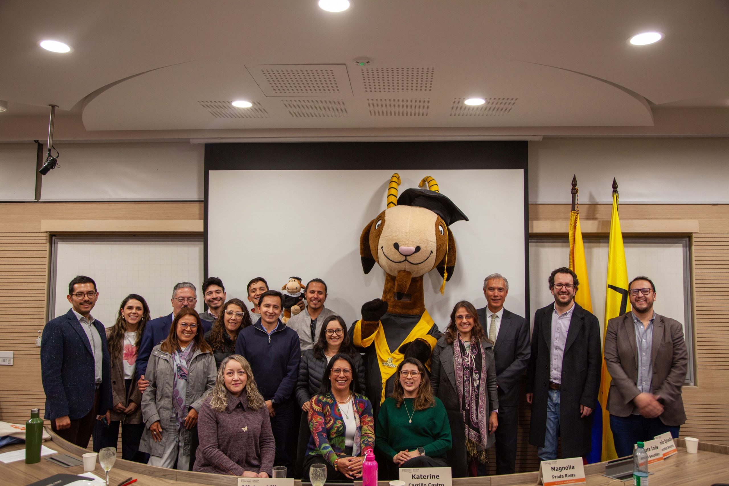 Uniandes y Uniminuto fortalecen habilidades de negociación con la Vicerrectoría de Investigación y Creación